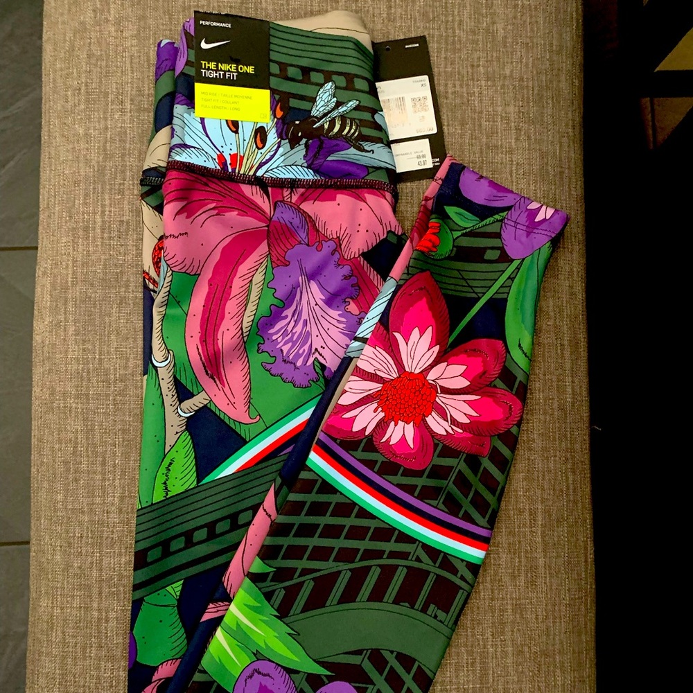 New With Tags NIKE Mid Rise Tight Fight XS